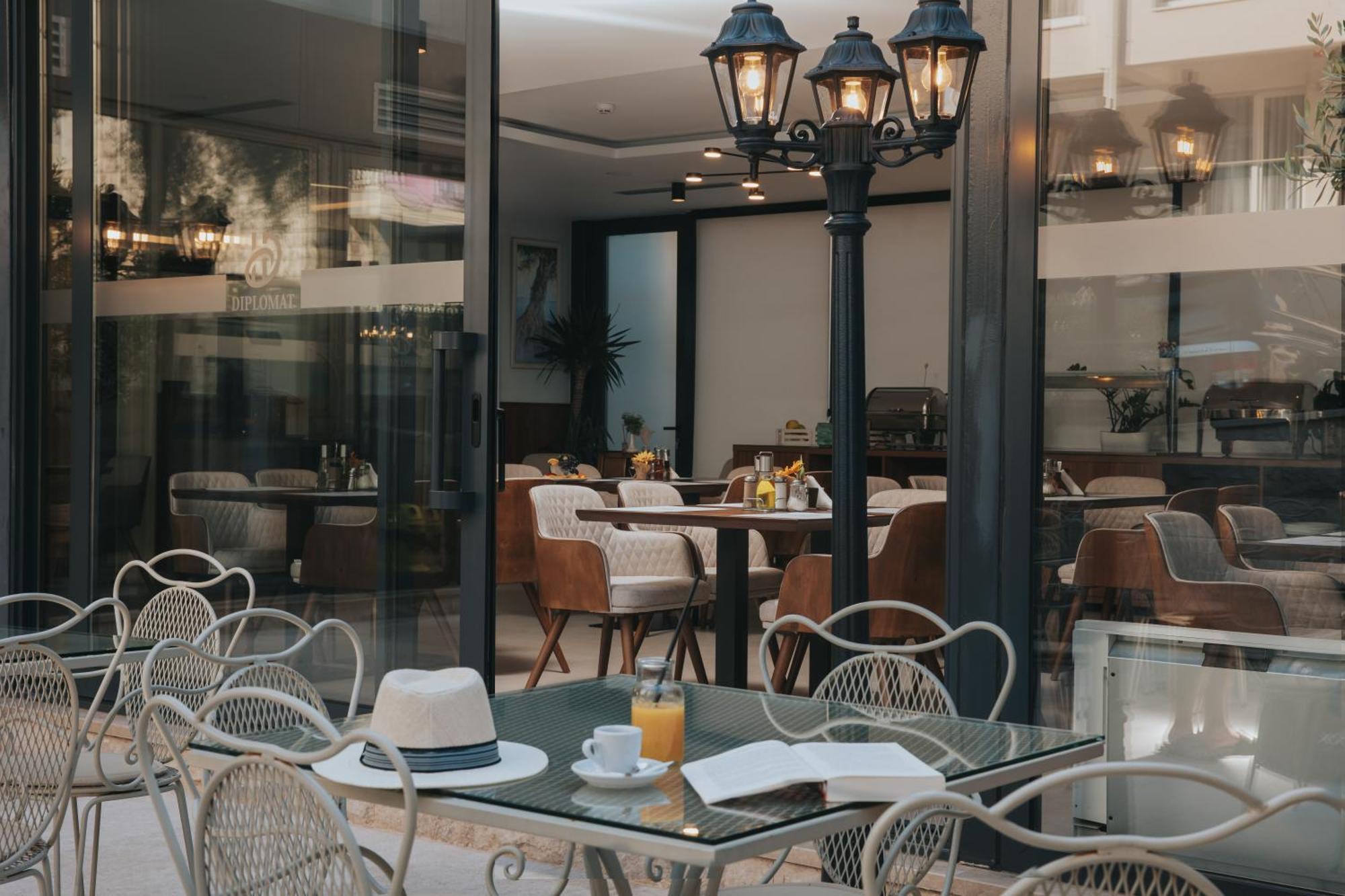 Hotel Diplomat By Aycon بودفا المظهر الخارجي الصورة